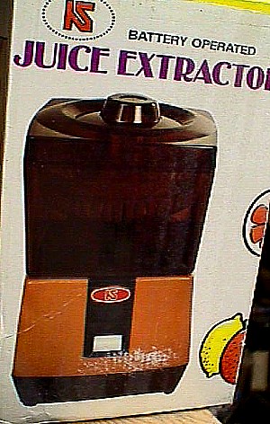 Battery Operated Juicer.JPG (62803 bytes)