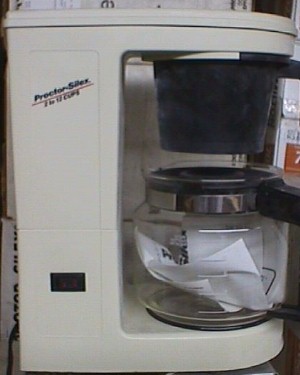 Coffee Maker b.JPG (24848 bytes)