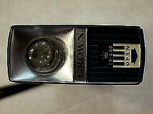 Crown TR-860 8 Transistor Flashlight Radio e.JPG (29878 bytes)