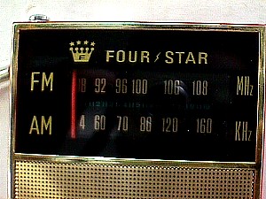 Four Star FS 727 AM-FM Pocket Radio c.JPG (30417 bytes)