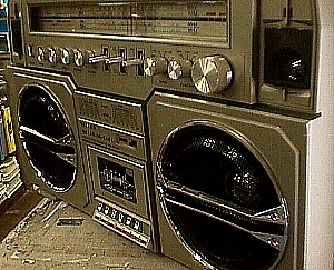 Golden SC 6000 Boom Box.JPG (44042 bytes)