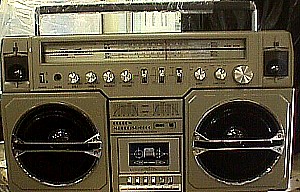 Golden SC 6000 Boom Box a.JPG (33840 bytes)