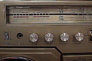 Golden SC 6000 Boom Box e.JPG (31787 bytes)