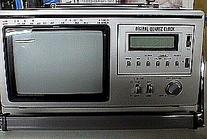 Hitachi K-2300 TV with Digital Quartz Clock g.JPG (32079 bytes)