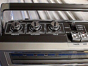JVC 555 AM-FM Cassette Player a.JPG (38592 bytes)