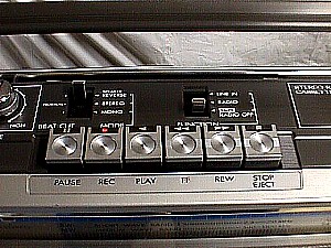 JVC 555 AM-FM Cassette Player b.JPG (38327 bytes)