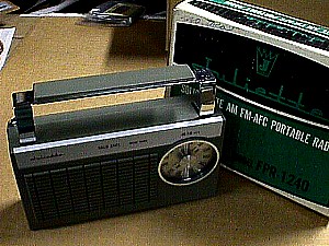 Juliette FPR 1240 Portable Radio.JPG (37482 bytes)