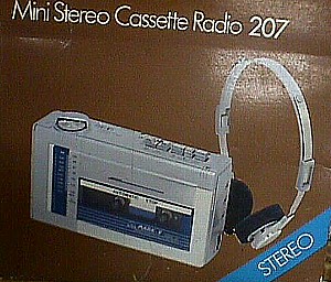 Mini Stereo Cassette Radio 207.JPG (38495 bytes)