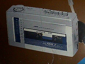 Mini Stereo Cassette Radio 207 a.JPG (32490 bytes)