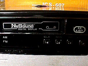 NuSound JCS-607 AM-FM Cassette Radio a.JPG (28598 bytes)