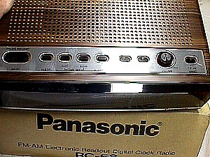 Panasonic RC 68 AM-FM Digital Clock Radio a.JPG (42319 bytes)