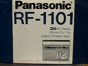 Panasonic RF 1101 AMFMTV BAND Radio.JPG (26869 bytes)