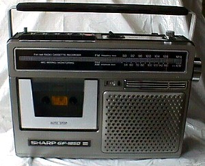 Sharp GF 1850 AMFM Cassette.JPG (30143 bytes)