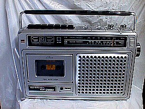 Sharp GF 2800 AM-FM Cassette Player.JPG (42320 bytes)