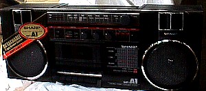 Sharp GF A1 AM-FM Cassette Portable Boom Box w-Detachable Speakers.JPG (20026 bytes)