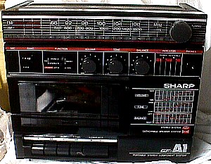 Sharp GF A1 AM-FM Cassette Portable Boom Box w-Detachable Speakers a.JPG (40214 bytes)