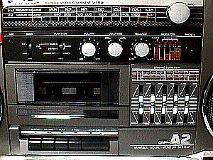 Sharp GF A2 AM-FM Cassette Portable Boom Box w- Equalizer b.JPG (44235 bytes)