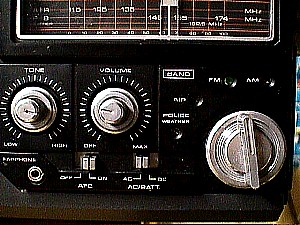 Studio 44 Multi-Band Radio b.JPG (37652 bytes)