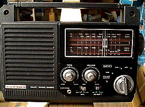 Studio 44 Multi-Band Radio c.JPG (39703 bytes)