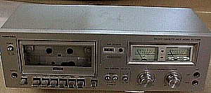 Toshiba PC-X10M Stereo Cassette Recording Deck.JPG (21407 bytes)