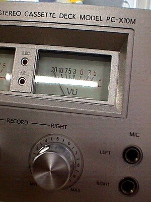 Toshiba PC-X10M Stereo Cassette Recording Deck f.JPG (40841 bytes)