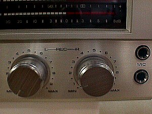 Toshiba PC-X20 Stereo Cassette Recording Deck b.JPG (28964 bytes)