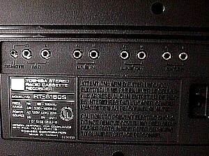 Toshiba RT 8150 Portable AM-FM Cassette Player e.JPG (38874 bytes)