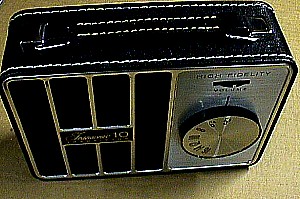 Transonic 10 Trans Portable Radio a.JPG (31541 bytes)