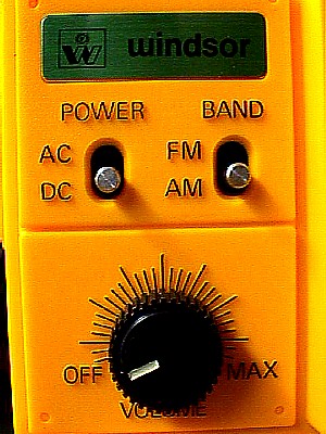 Winsor M6 AM-FM Solid State Radio b.JPG (54715 bytes)