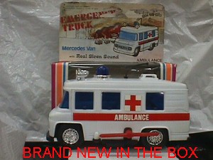 Windup Ambulance a.JPG (24932 bytes)