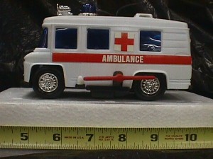 Windup Ambulance c.JPG (22049 bytes)