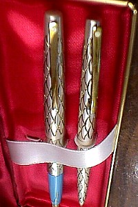 Lady Sheaffer log shot both 2.JPG (25660 bytes)